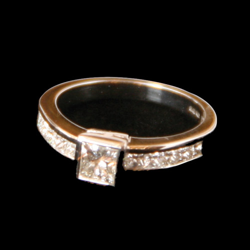 18ct Gold Princess Cut Diamond Ring