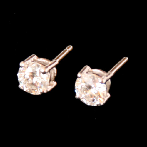 18ct Gold Diamond Stud Earrings